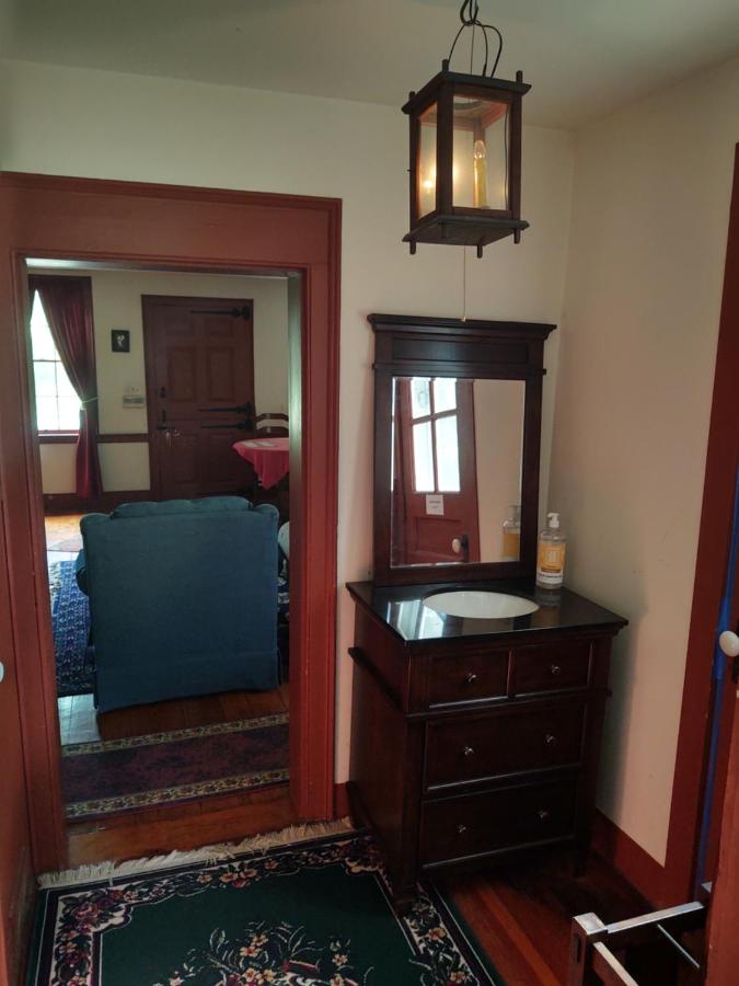 | 1805 House Bed & Breakfast