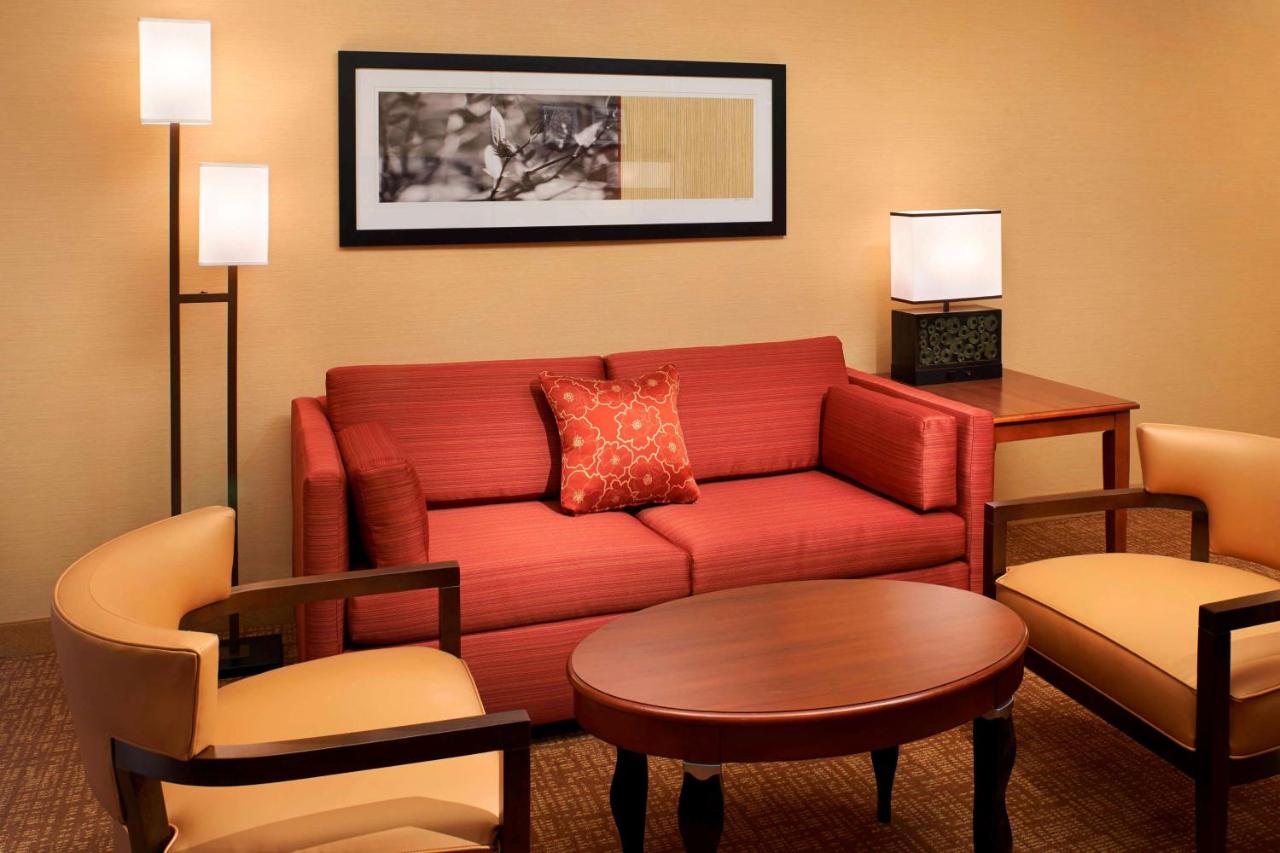 One Bedroom Suite Two Doubles at Sonesta Select Detroit Auburn Hills