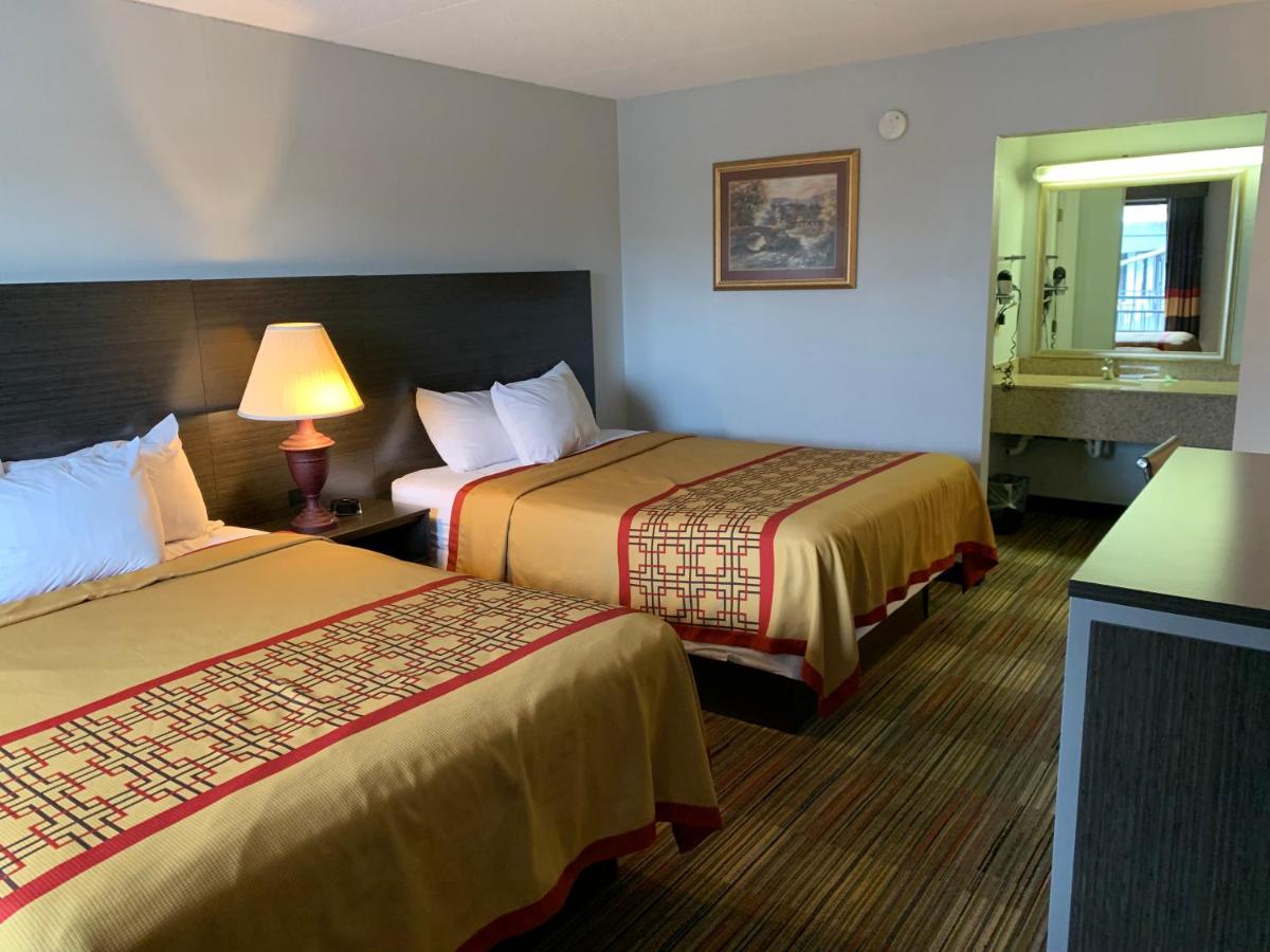 Queen Room with Two Queen Beds - Non-Smoking at Pigeon Forge Parkway Inn