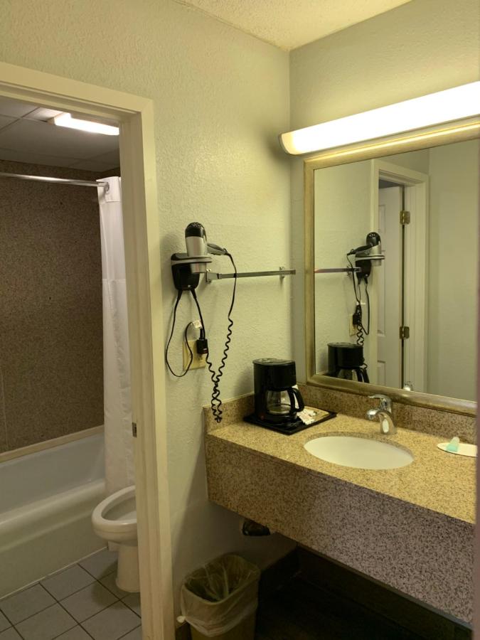 Deluxe King Room - Non-Smoking at Pigeon Forge Parkway Inn