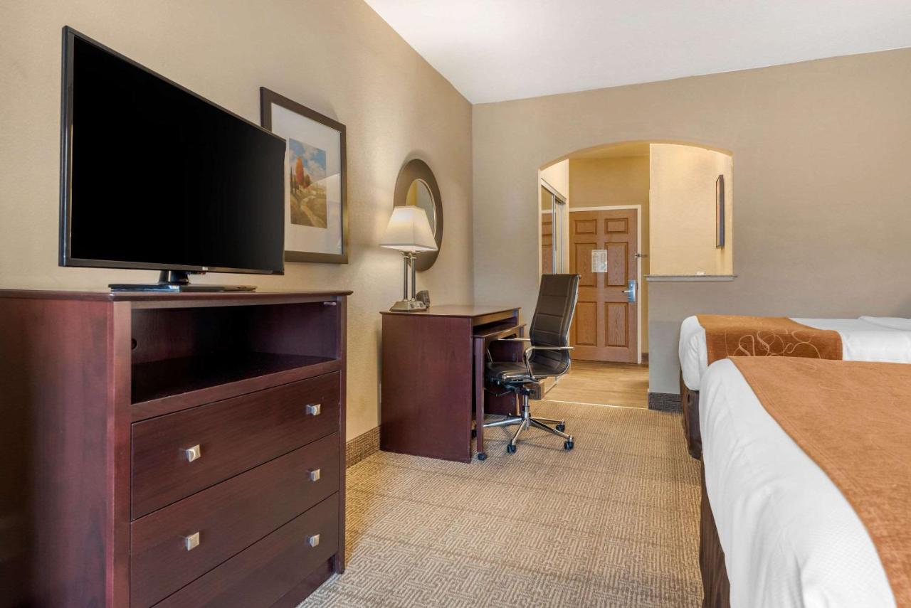 Queen Suite with Two Queen Beds - Non-Smoking at Comfort Suites near Route 66