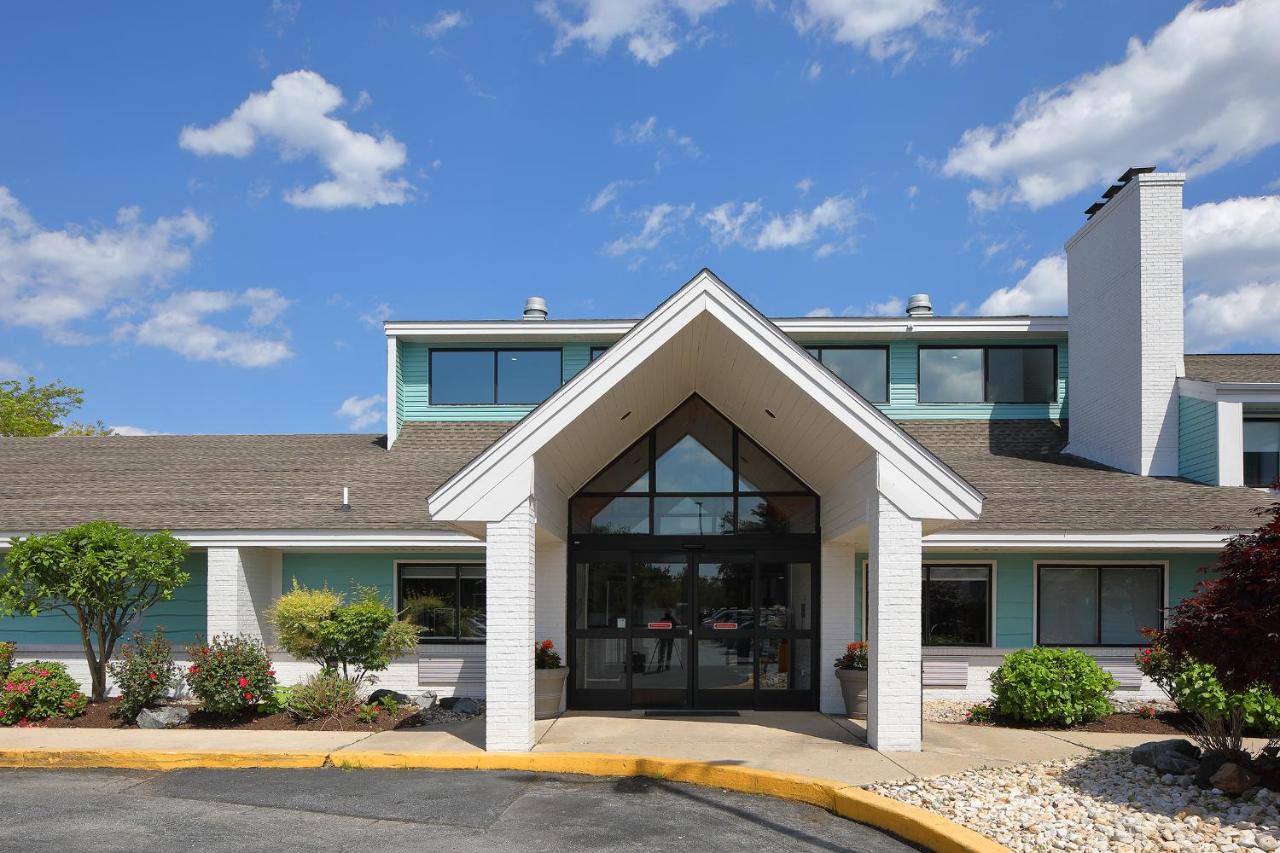  | American Inn and Suites