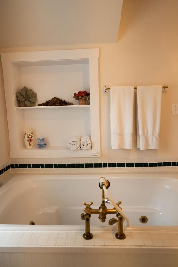 | Garden Grove Inn Bed and Breakfast
