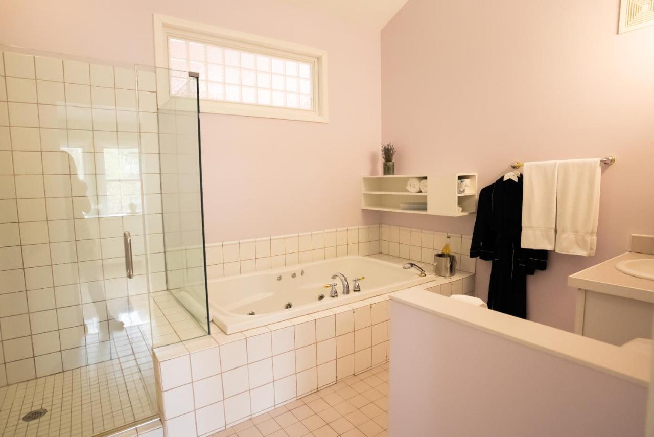 | Garden Grove Inn Bed and Breakfast