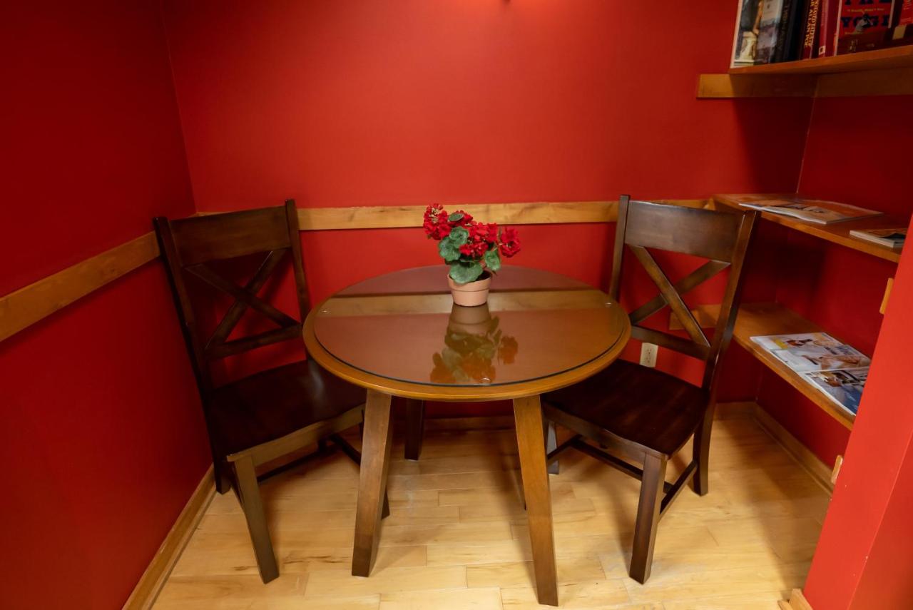 | Garden Grove Inn Bed and Breakfast