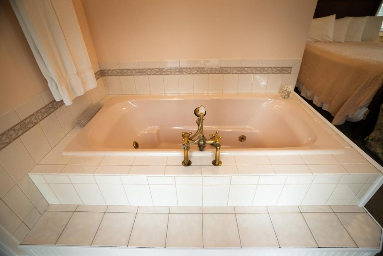 | Garden Grove Inn Bed and Breakfast