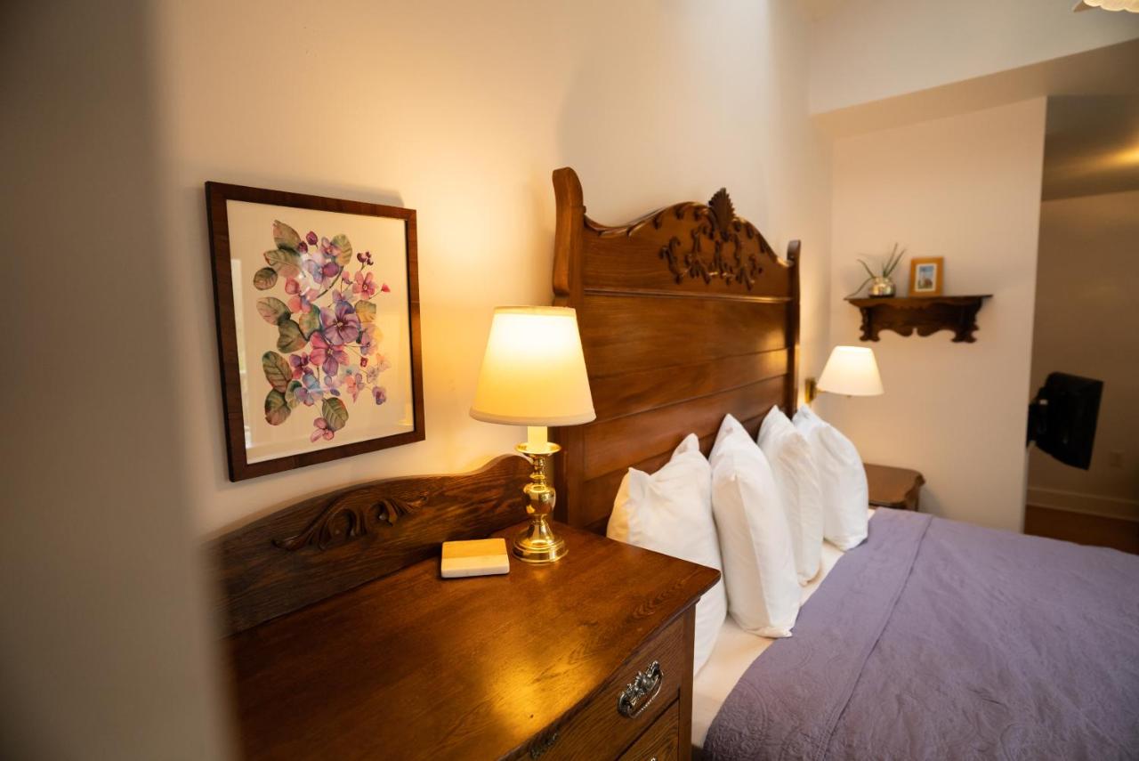 | Garden Grove Inn Bed and Breakfast