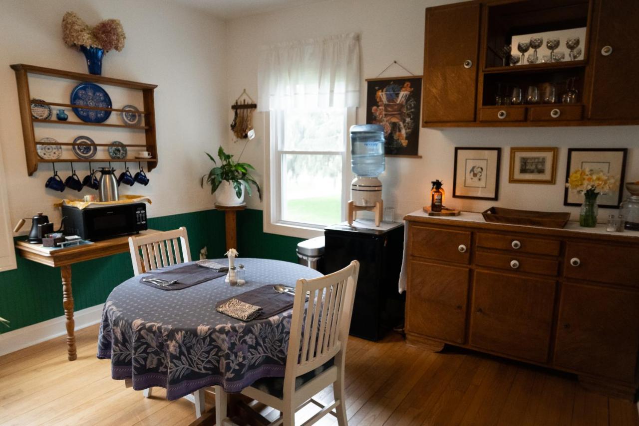 | Garden Grove Inn Bed and Breakfast