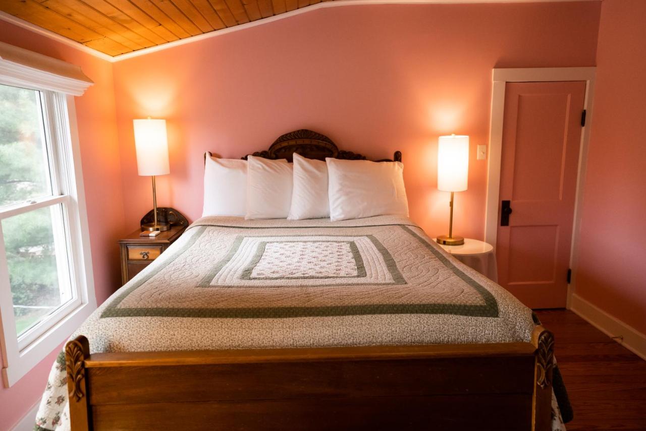 | Garden Grove Inn Bed and Breakfast