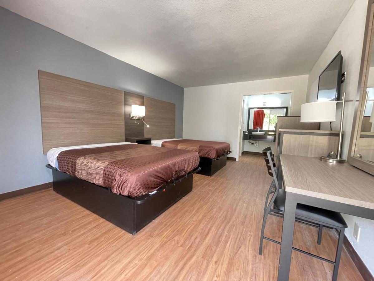 | Landmark Hotel