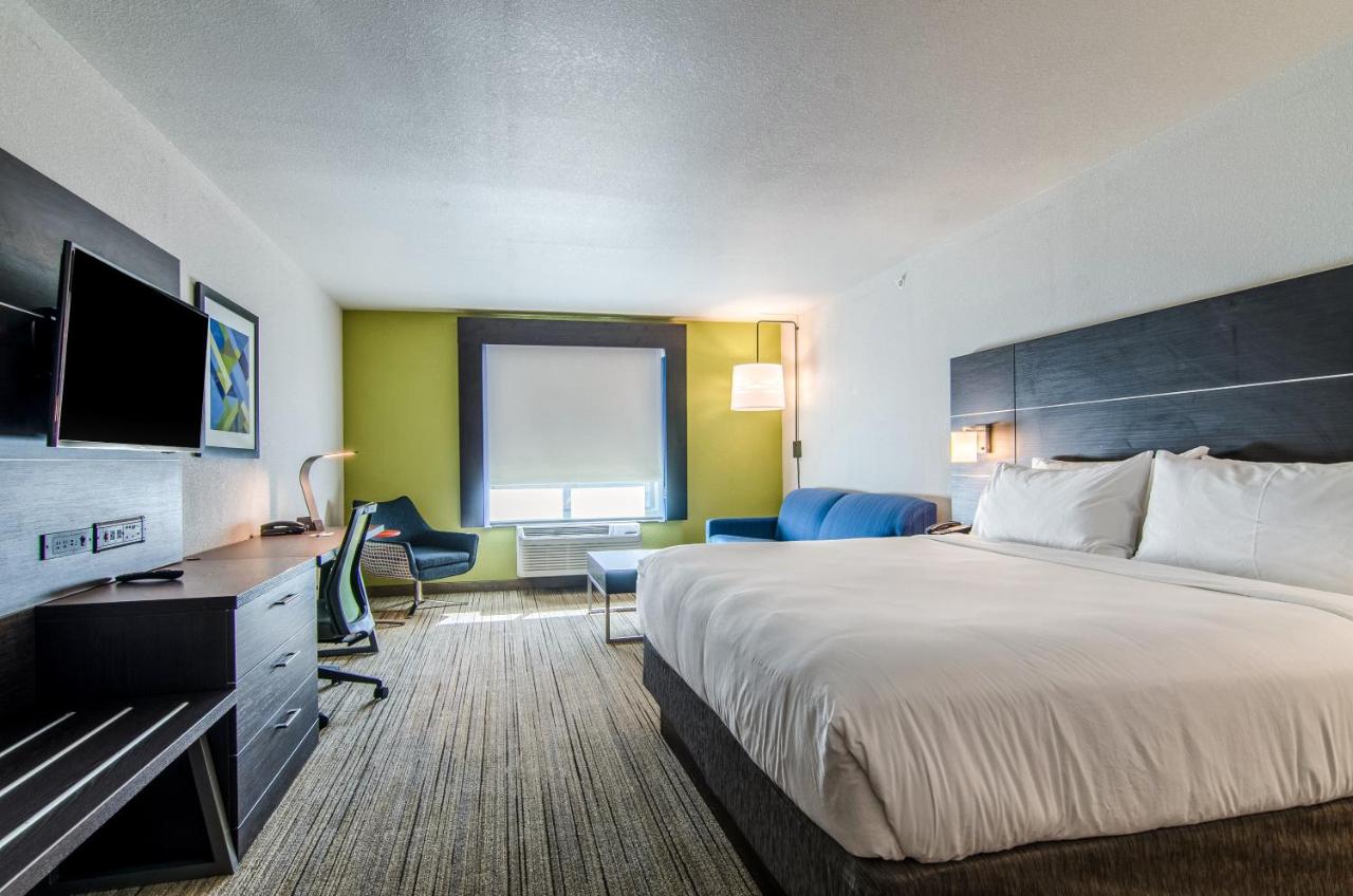 King Suite - Non-Smoking at Holiday Inn Express & Suites Atchison by IHG