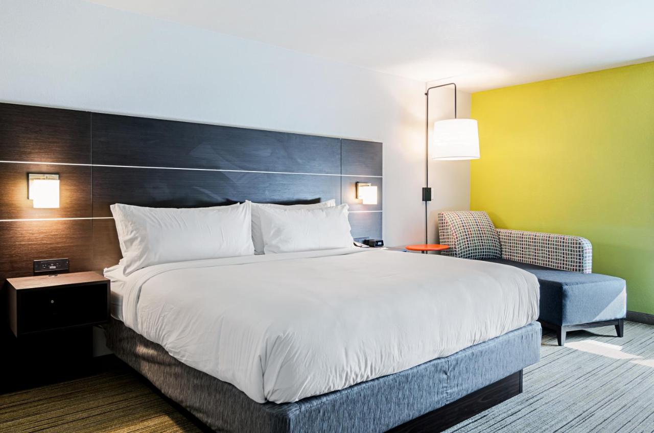 Suite - Non-Smoking at Holiday Inn Express & Suites Atchison by IHG