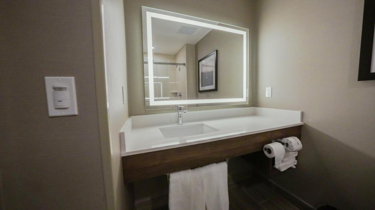 1 King Bed, Ocean View Room, Non-Smoking at La Quinta Inn & Suites by Wyndham Santa Cruz