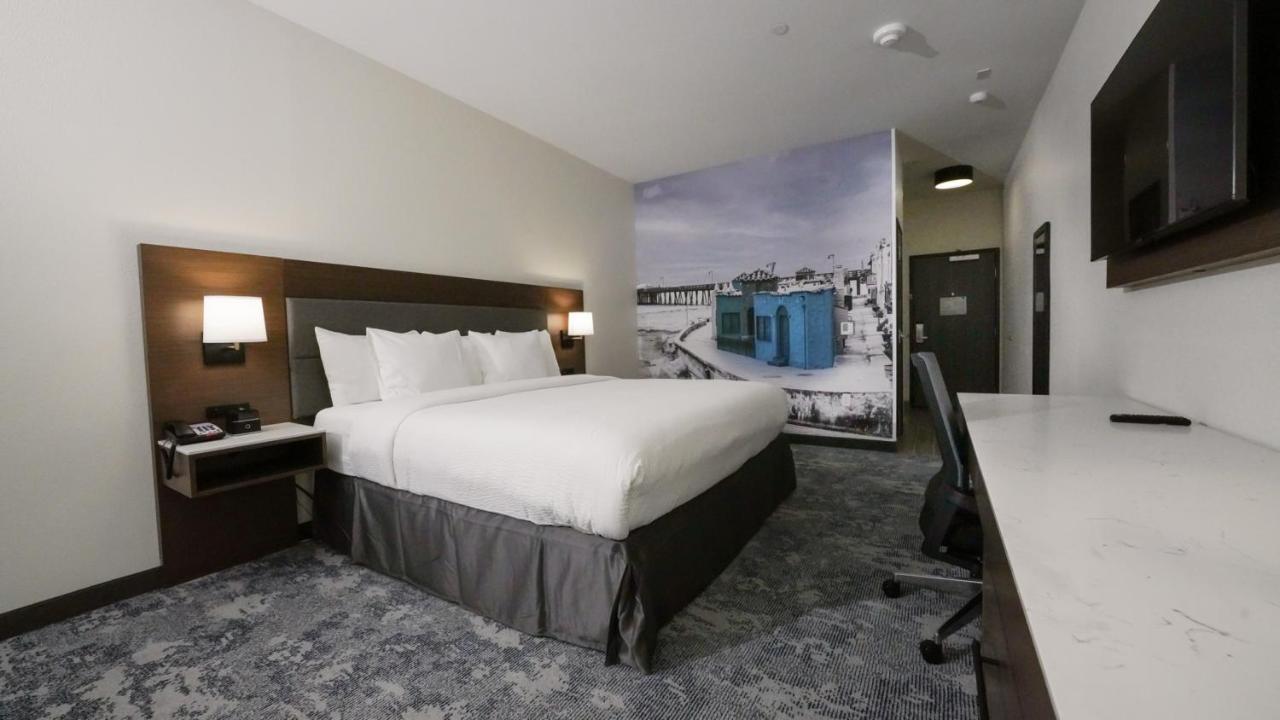 King Room - Non-Smoking at La Quinta Inn & Suites by Wyndham Santa Cruz
