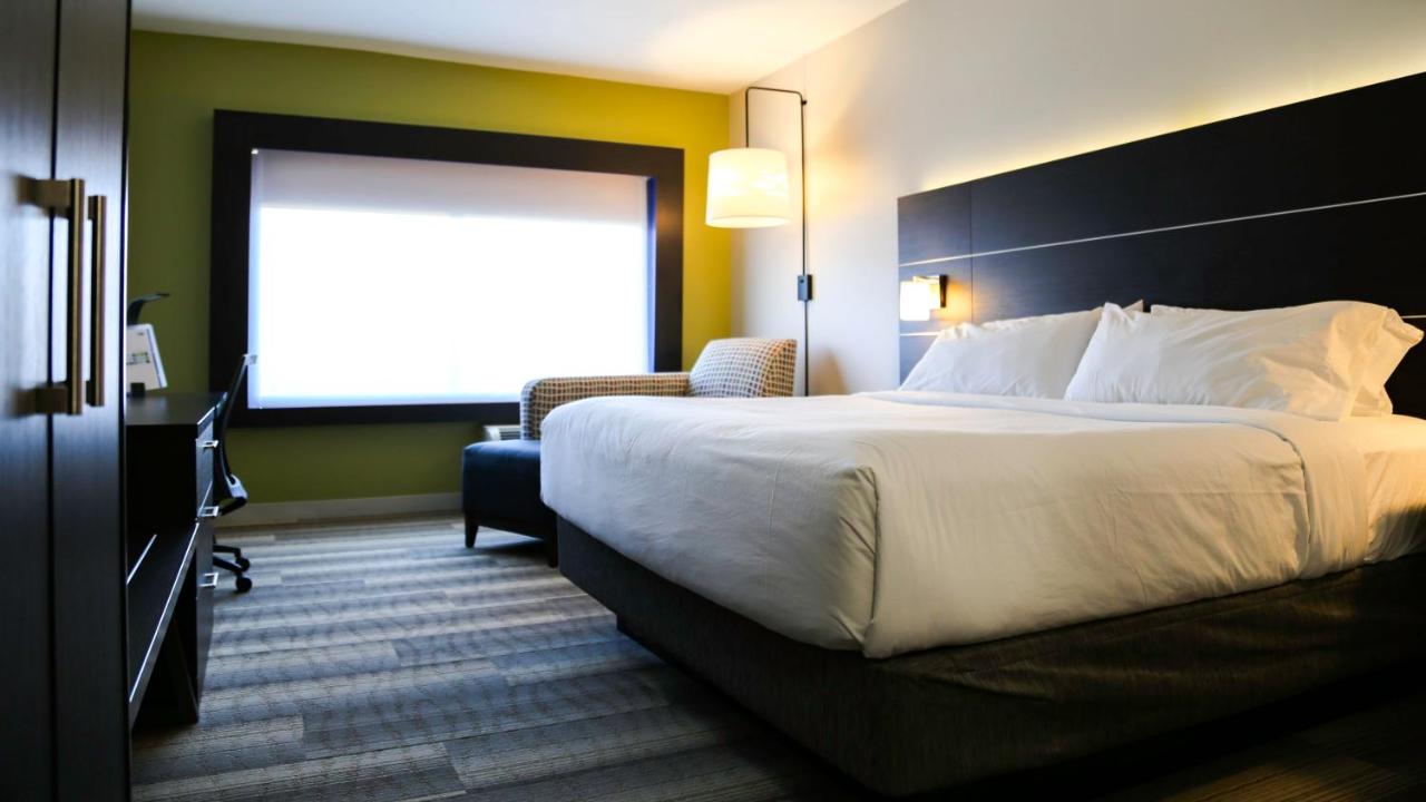 King Room - Disability Access/Roll in Shower at Holiday Inn Express & Suites Kingston-Ulster by IHG