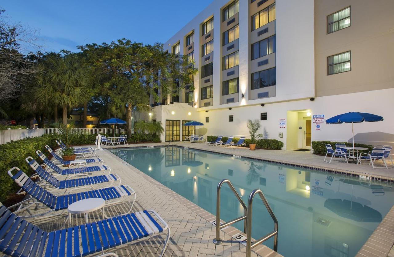 | Holiday Inn Express Hotel & Suites Ft. Lauderdale-Plantation, an IHG Hotel