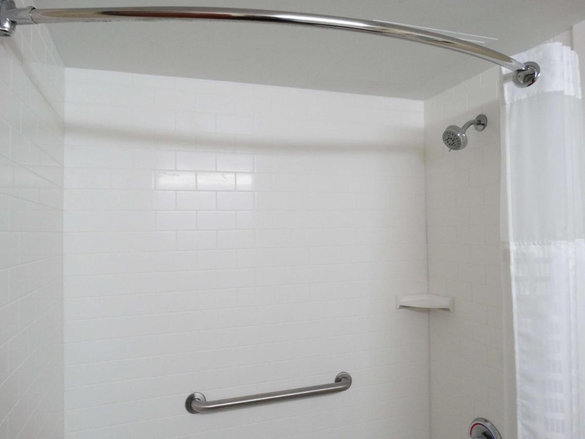 King Room with Bath Tub - Disability Access at Best Western Warren Hotel