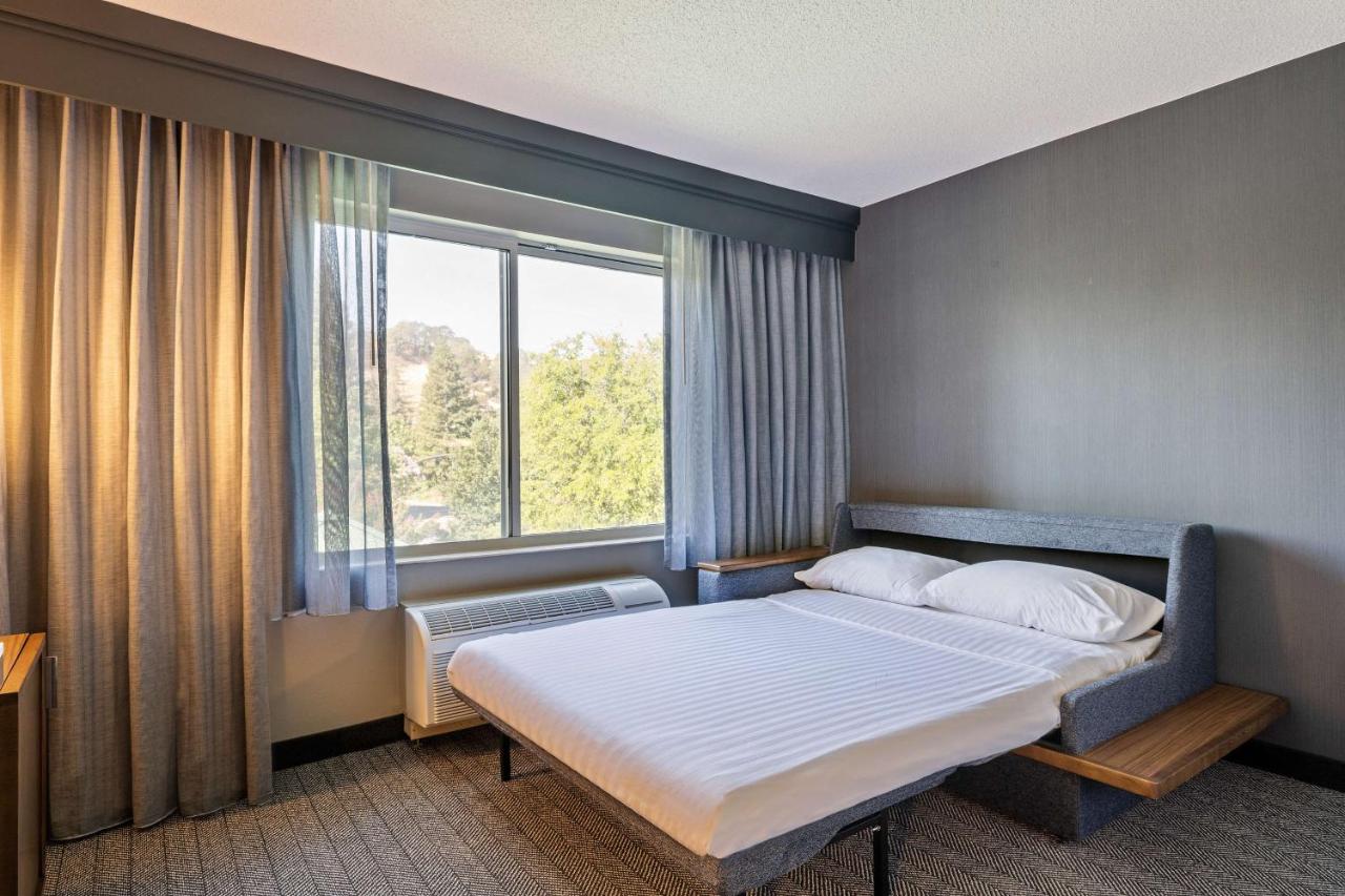 Guestroom King at Sonesta Select San Ramon