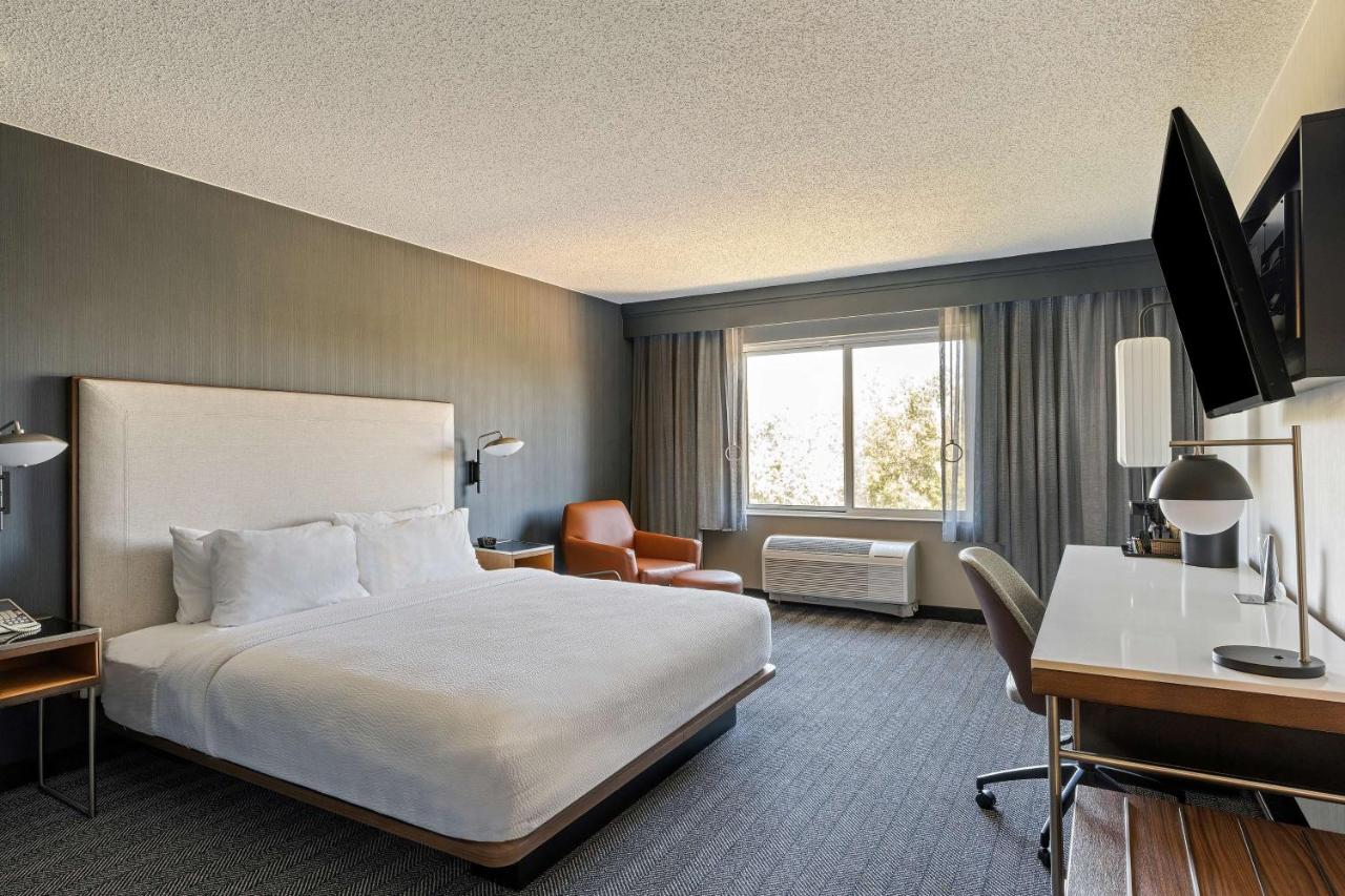 Guestroom King at Sonesta Select San Ramon