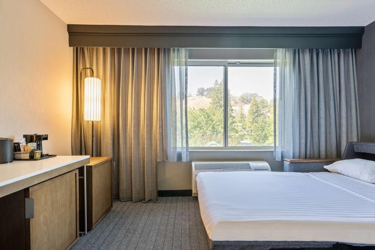 Guestroom King at Sonesta Select San Ramon