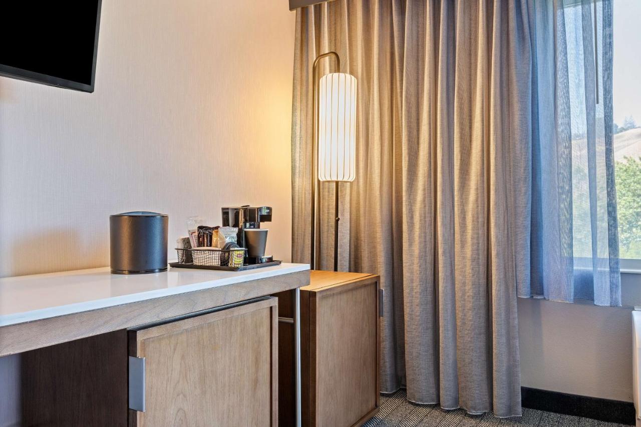 Guestroom King at Sonesta Select San Ramon