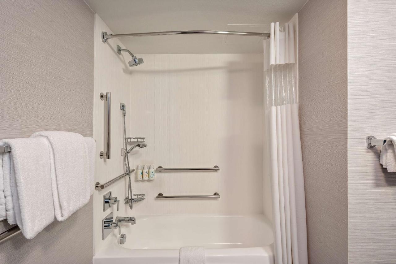 Guestroom King with Bathtub - Mobility Accessible at Sonesta Select San Ramon