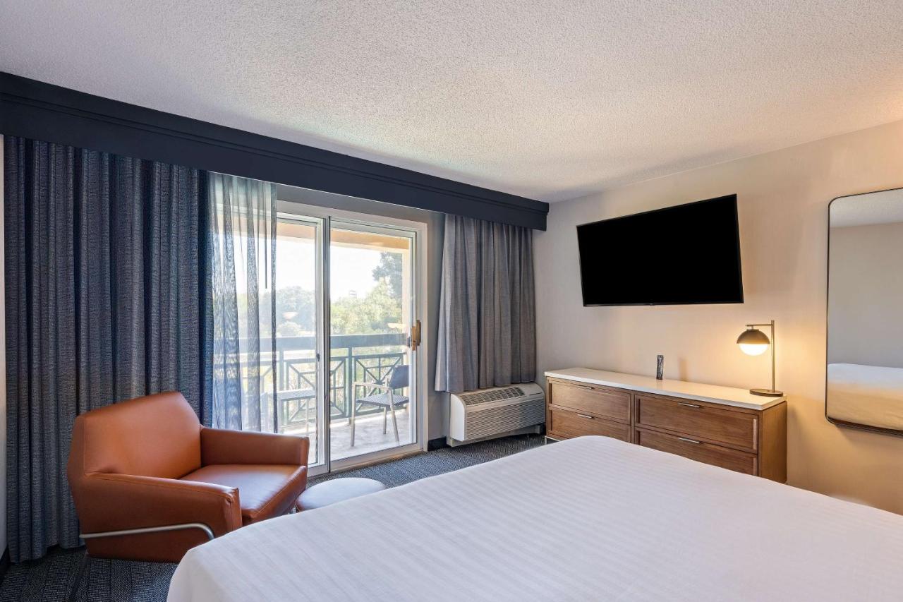 Deluxe Two Queens at Sonesta Select San Ramon