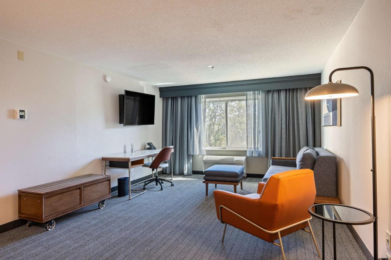 One Bedroom Suite King at Sonesta Select San Ramon