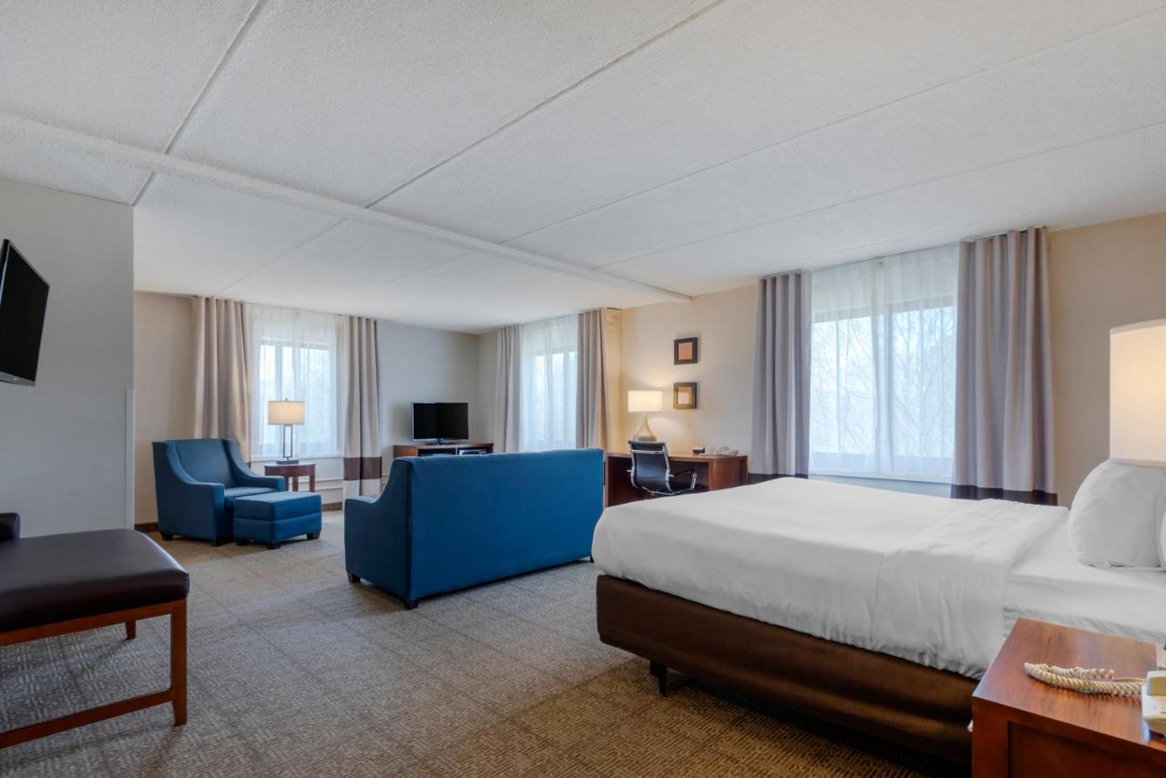 King Suite Upgrade at Comfort Inn The Pointe