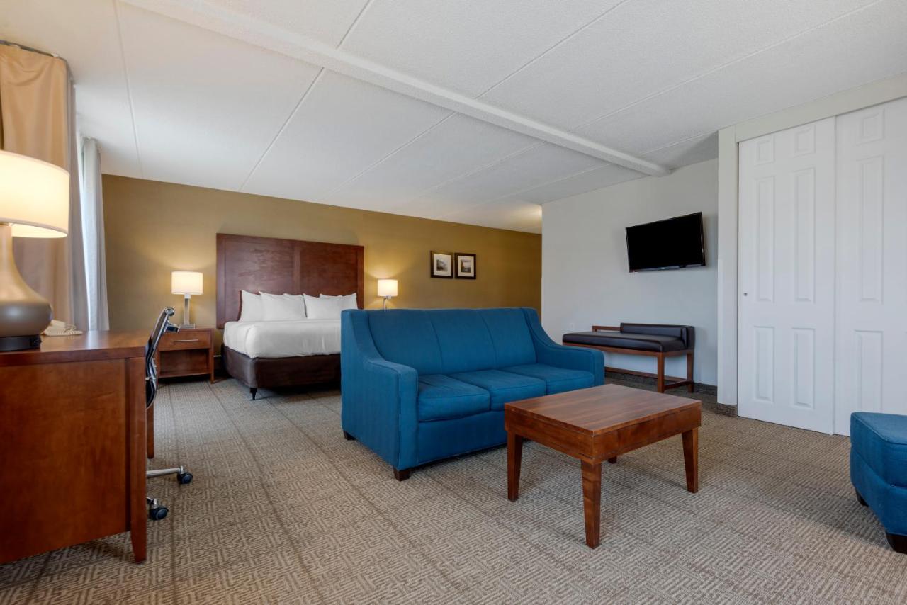 King Suite Upgrade at Comfort Inn The Pointe
