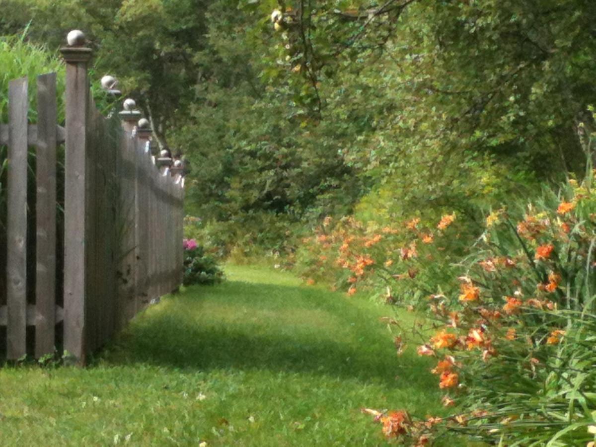 | Deerhill Inn