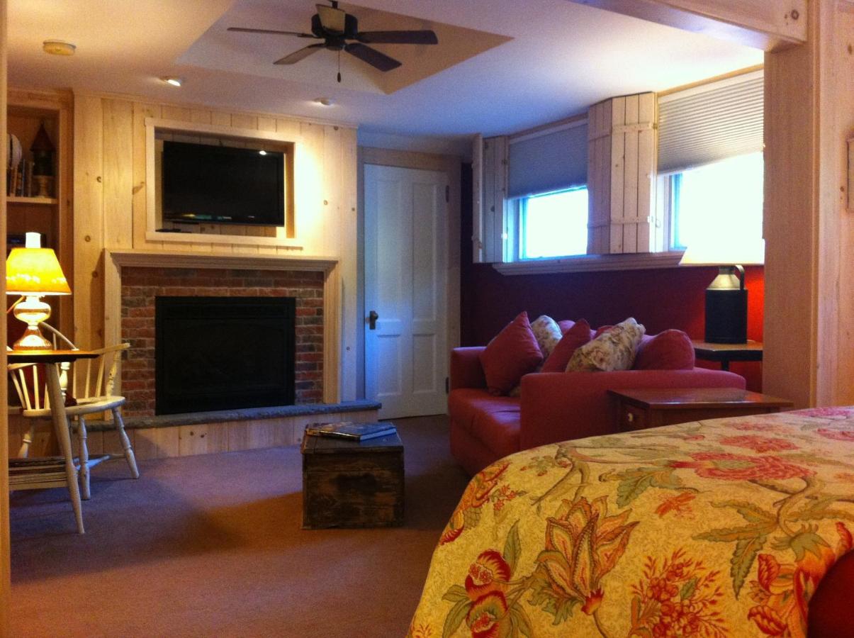 | Deerhill Inn