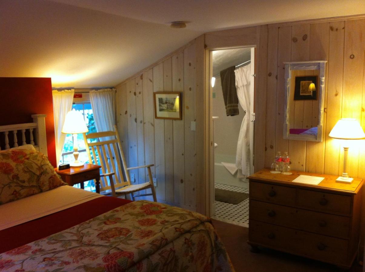 | Deerhill Inn