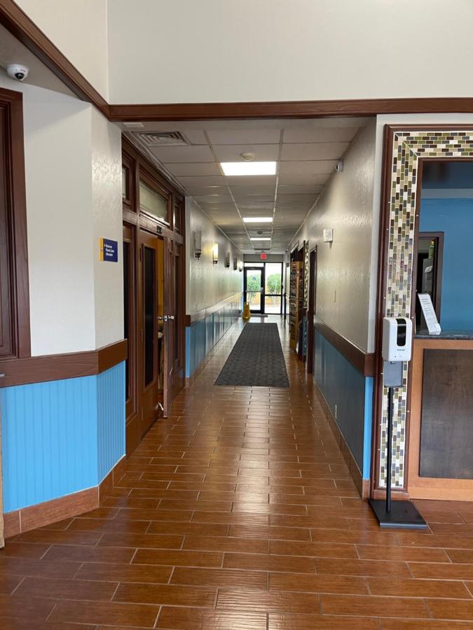 | Days Inn by Wyndham Fayetteville-South/I-95 Exit 49