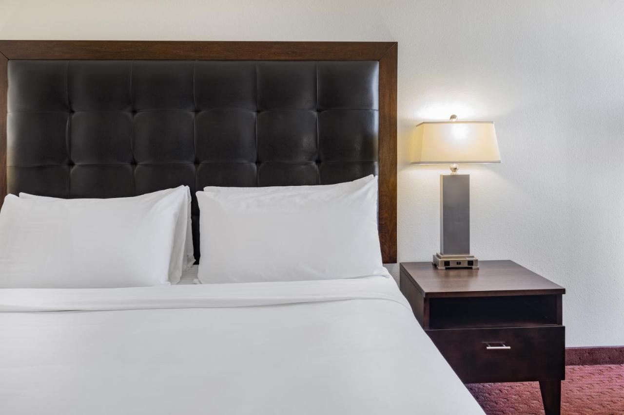 Deluxe King Suite - Non-Smoking at Wyndham Sacramento