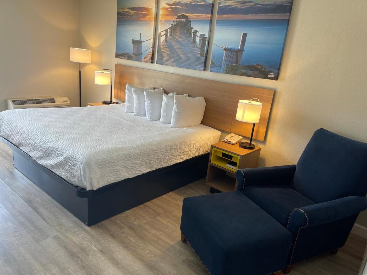 | Days Inn by Wyndham Fayetteville-South/I-95 Exit 49