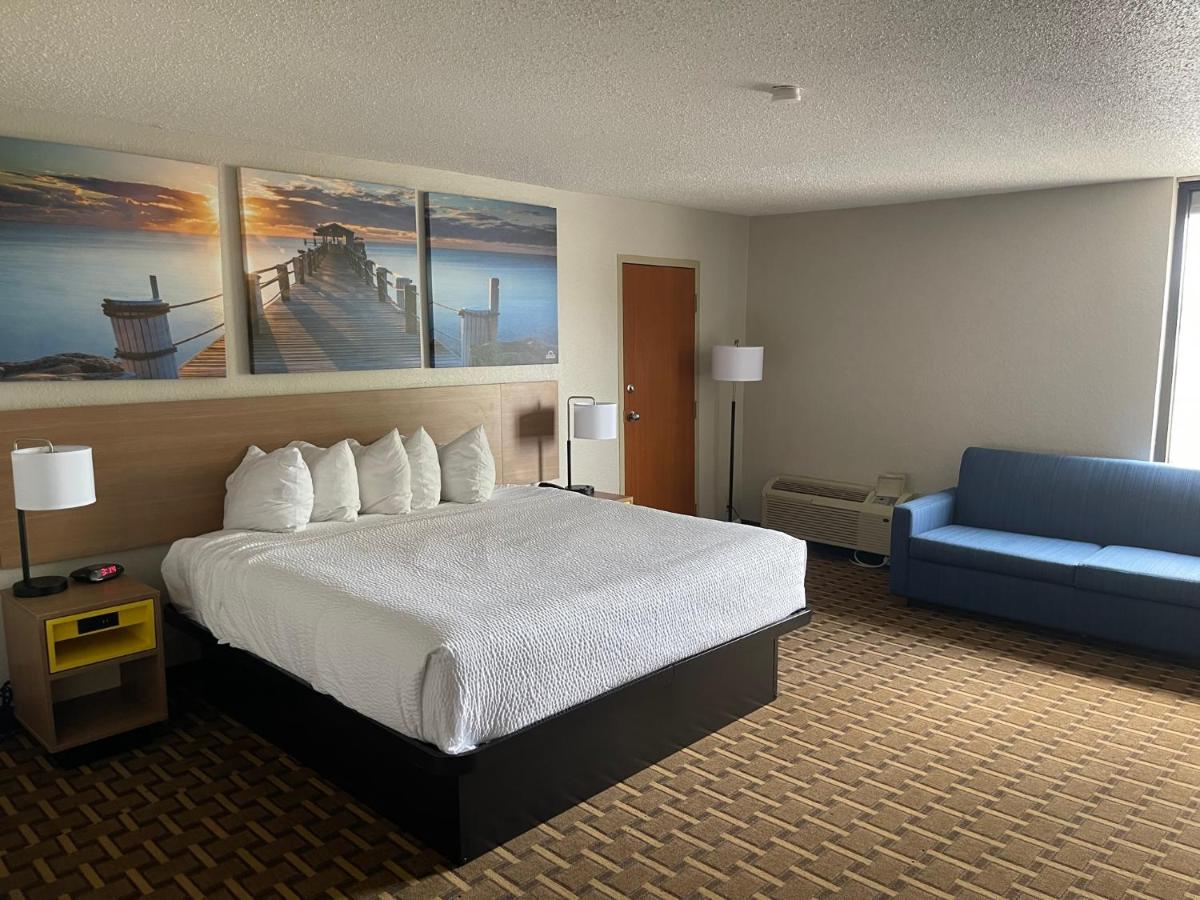 | Days Inn by Wyndham Fayetteville-South/I-95 Exit 49
