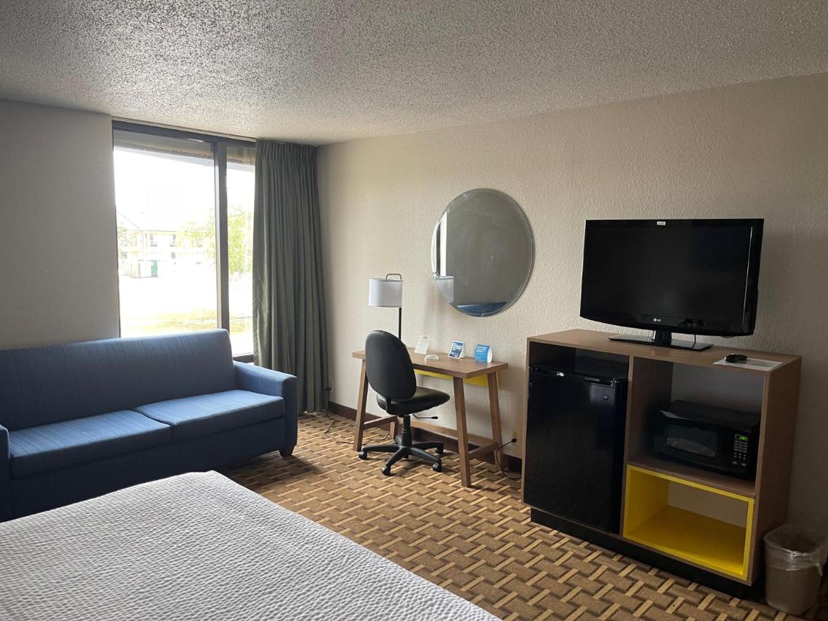 King Studio Suite - Non-Smoking at Days Inn by Wyndham Fayetteville-South/I-95 Exit 49