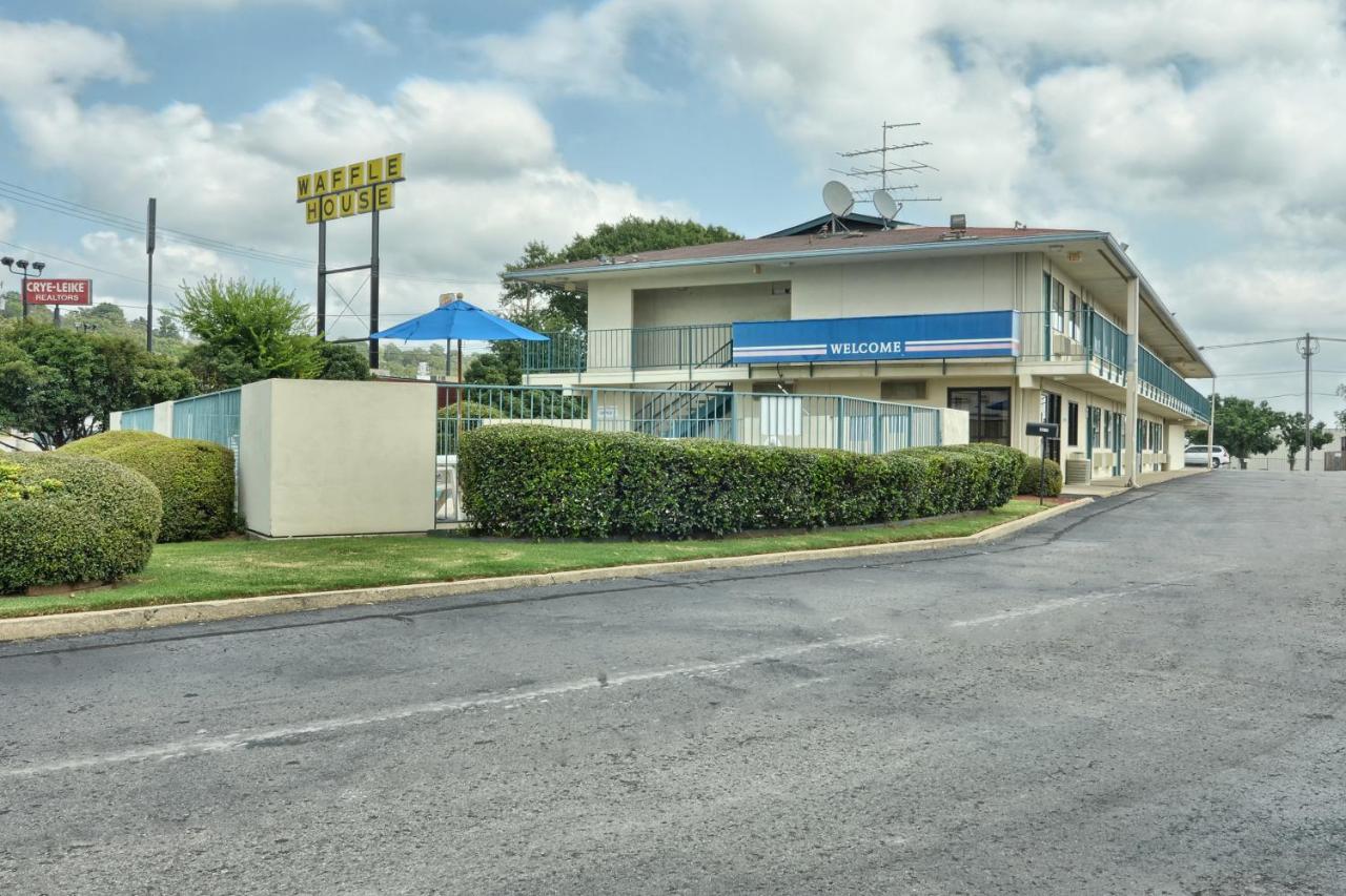 | Skyline Inn