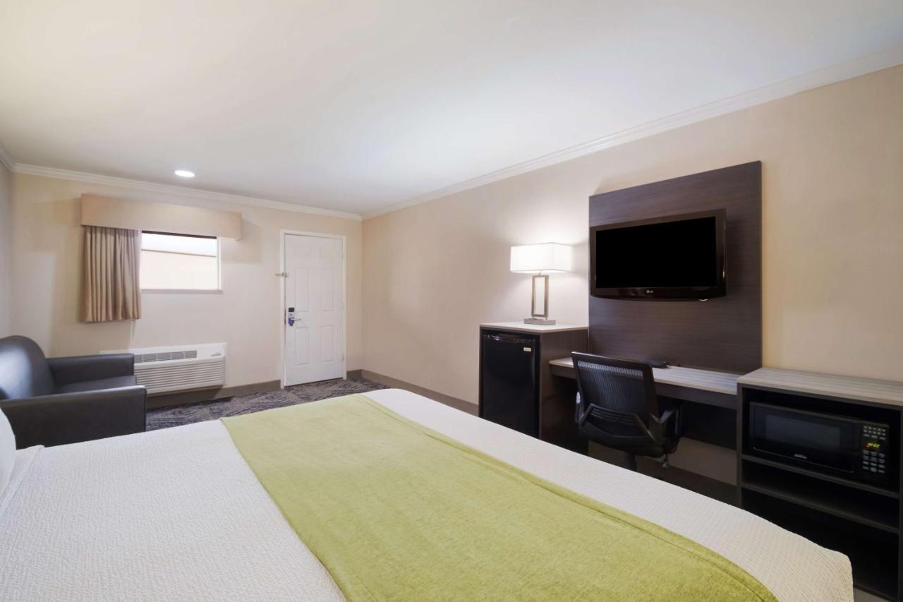 King Room with Sofabed at SureStay Hotel by Best Western Rockdale