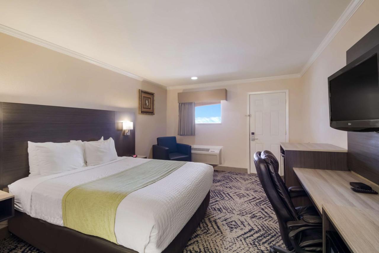 Queen Room at SureStay Hotel by Best Western Rockdale