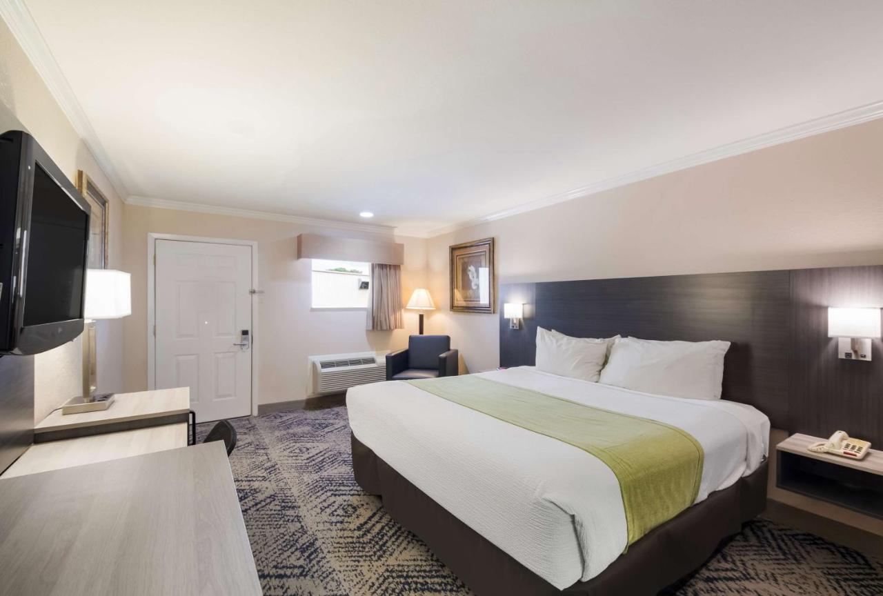 King Room with Mobility Accessible Roll-In Shower at SureStay Hotel by Best Western Rockdale