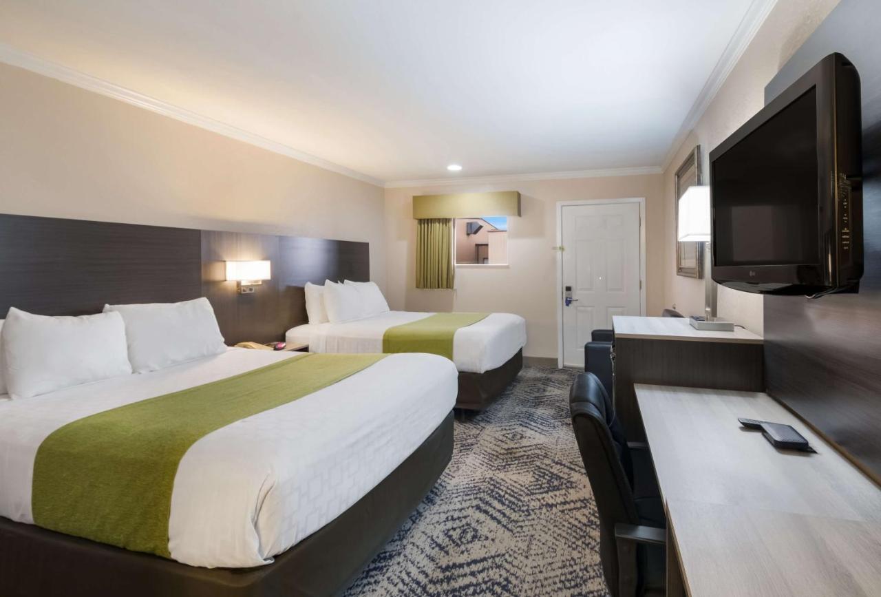 Queen Room with Two Queen Beds - Disability Access at SureStay Hotel by Best Western Rockdale