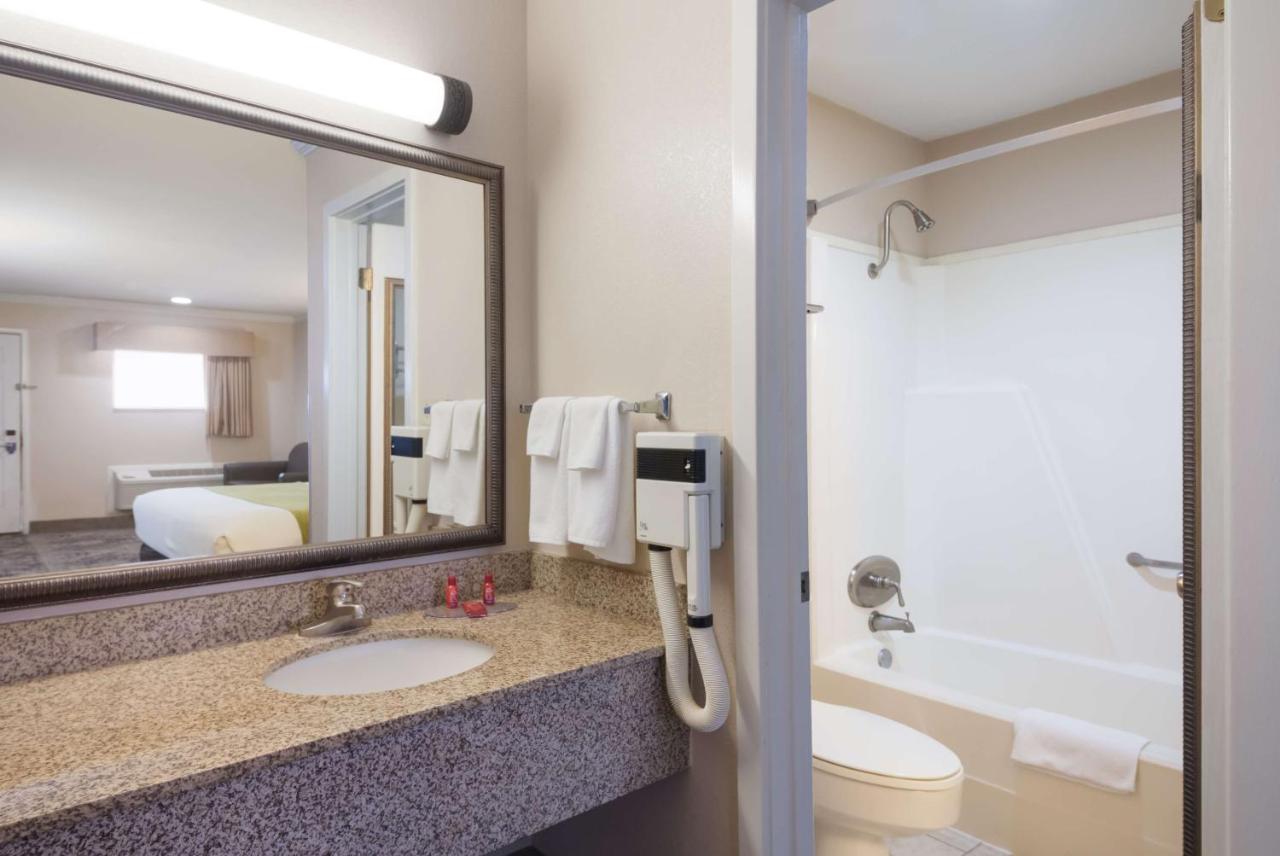 King Room with Sofabed at SureStay Hotel by Best Western Rockdale
