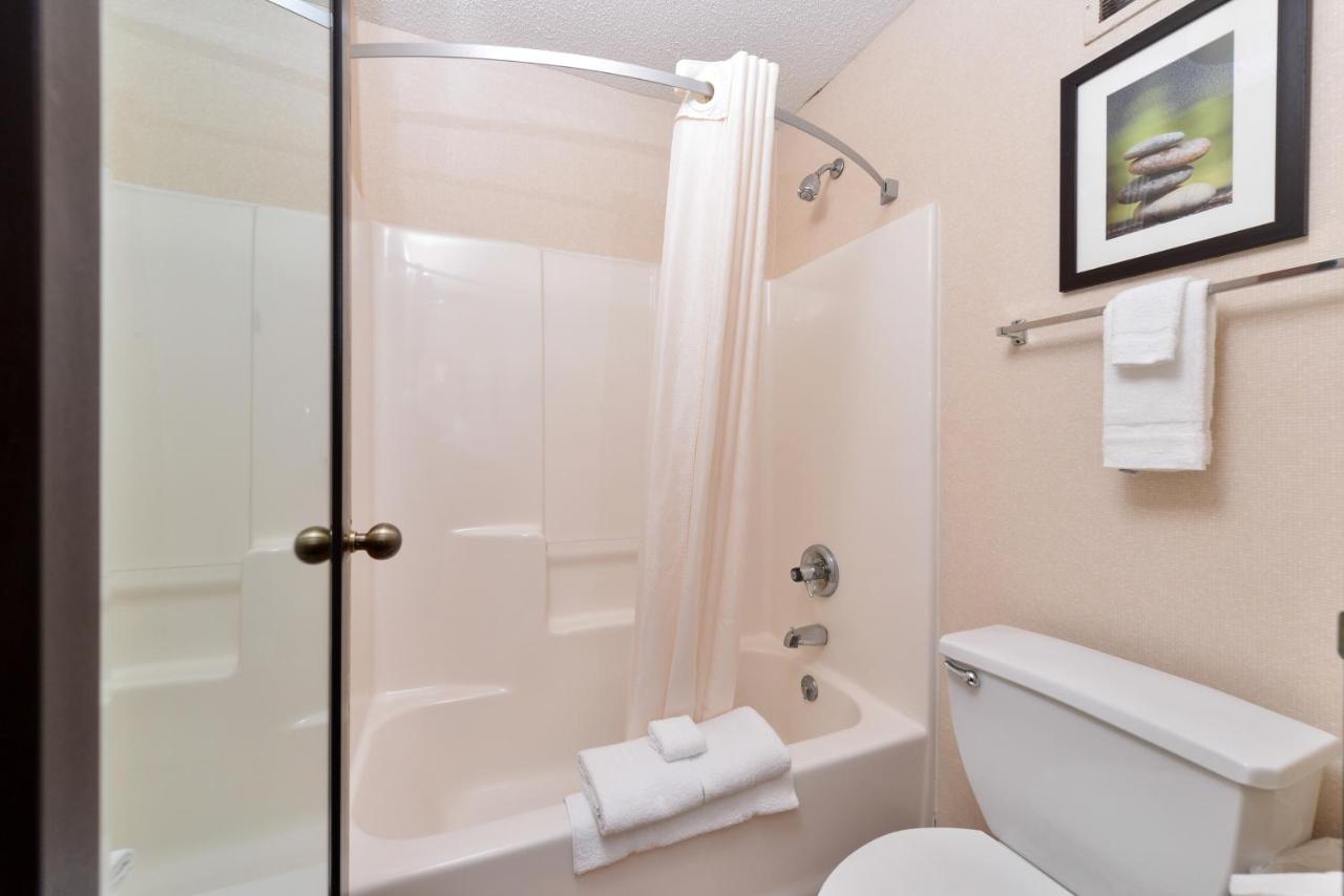 Queen Room with Two Queen Beds - Non-Smoking at Quality Inn Macomb near University Area