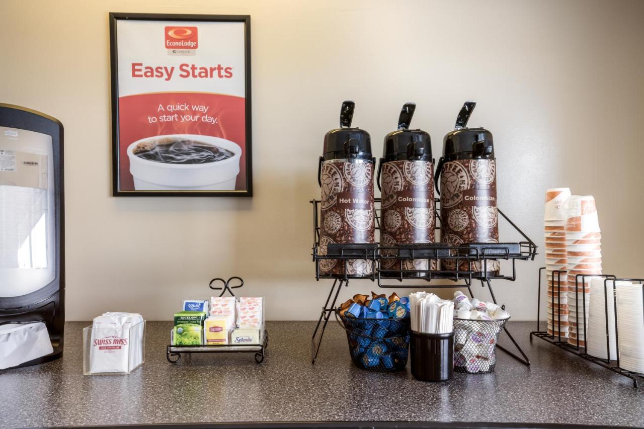 | Econo Lodge Darien Lakes