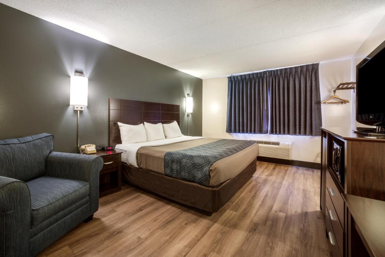  | Econo Lodge Darien Lakes