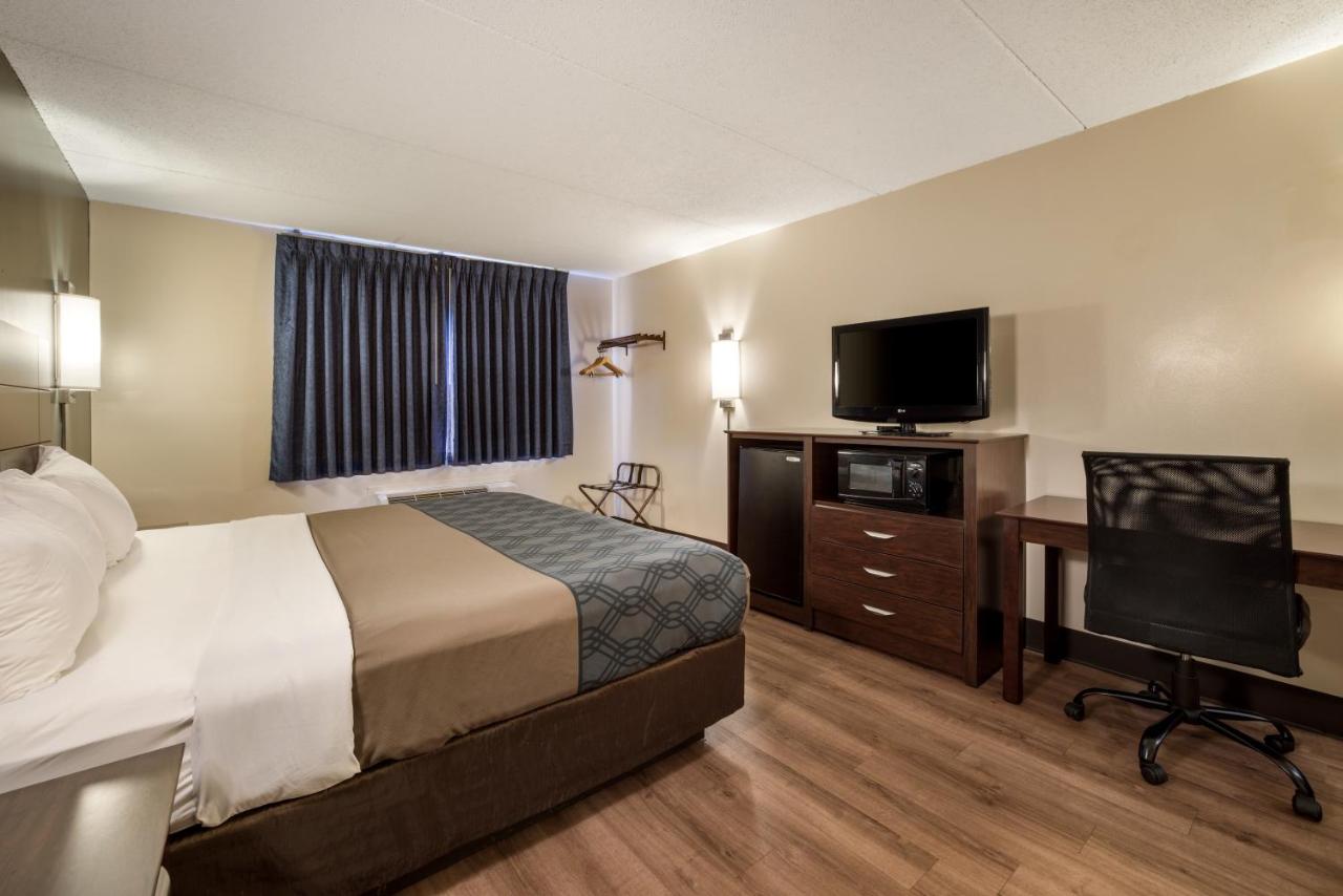 | Econo Lodge Darien Lakes