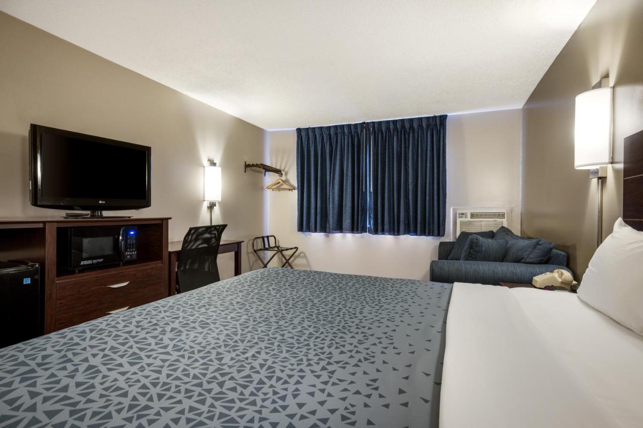 | Econo Lodge Darien Lakes