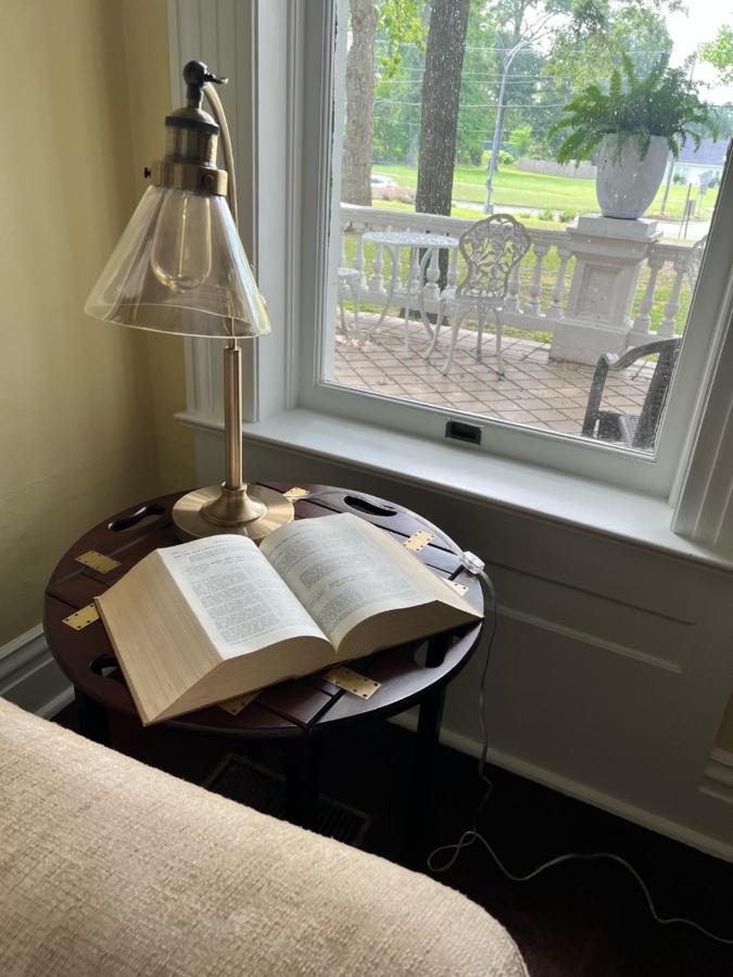 | Huffman Manor Inn